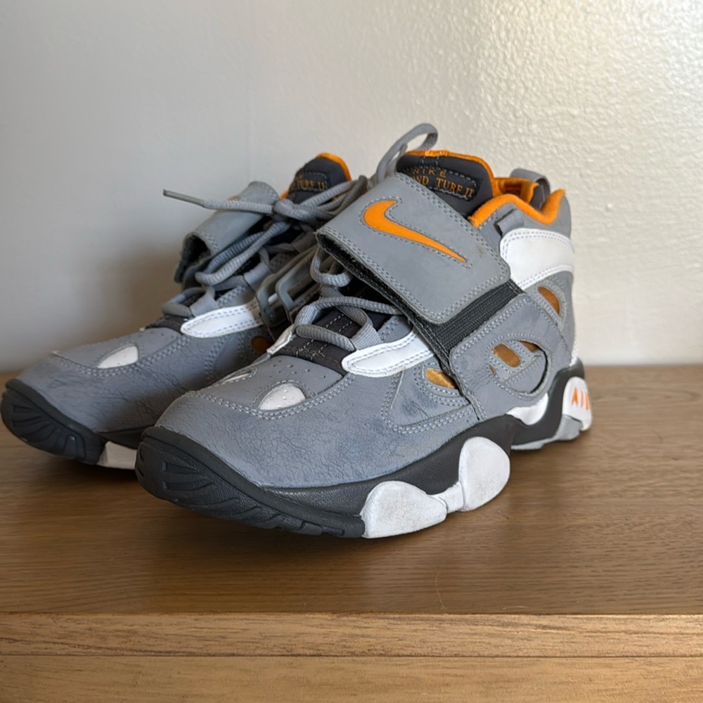 Nike Air Diamond Turf 2 Grey Vivid Orange (Size 7.5)